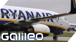 easyJet vs Ryanair Welcher BilligFlieger ist am besten  Galileo  ProSieben [upl. by Leonelle200]