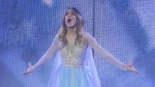 Libre Soy  Martina Stoessel  Violetta Live Paris  18 Février  HQ [upl. by Krahling676]