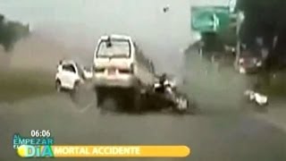 Brutal accidente vehículo se parte en dos tras choque [upl. by Nilhtac10]