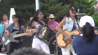 Las Fenix  El Tao Tao y Juana La Cubana en SplashTown Houston Texas 71413 [upl. by Boatwright]