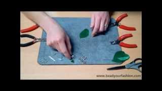 Sieraden maken  DIY Project 11 Oorbellen met veertjes maken [upl. by Stanwinn]