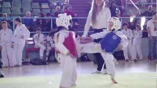 Best Taekwondo Fighting Scene with KO  Evento Triscele  Categoria 18Kg [upl. by Nwahshar]