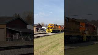 Huron Eastern’s SD402s 3393 amp 3415 roaring uphill through Montrose Michigan railfan railway [upl. by Aihsyla]