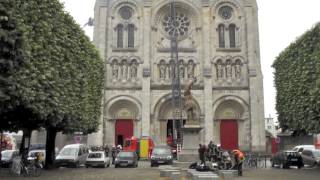 Feu de 1500 m² de toiture de la basilique Saint Donatien  15062015 [upl. by Arleta139]