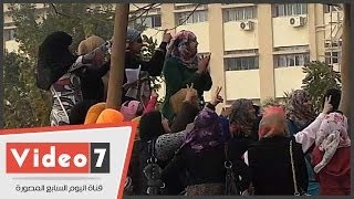 بالفيديو طالبات بالأزهر للأخوانيات شمال يمين هتموتوا مفروسين [upl. by Eadnus]