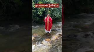 Sacerdote preocupado por El medio ambiente [upl. by Bishop]