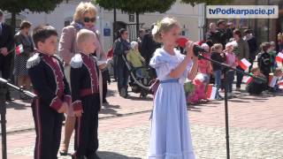 quotBiałoCzerwonoquot na sanockim Rynku Patriotyczne przedszkolaki FILM [upl. by Adlev]