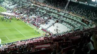 Himno del Sevilla en la grada de Turín [upl. by Gainer]