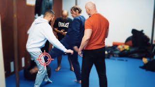 JeanCharles Skarbowsky teste le Low Kick de Franck Ropers Penchak Silat [upl. by Corso]