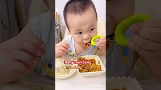 Baby eats breakfast  sáng nay bé ăn gì  Bánh hôm nay ngon quá shorts viralvideo [upl. by Vel]