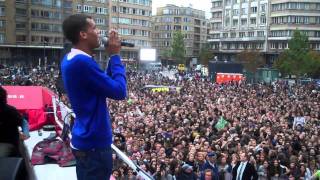 STROMAE au dancemob de Bruxelles en mode quotHousellelujahquot [upl. by Friedrich]