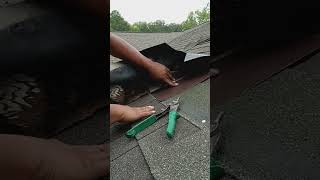 Como Hacer Una Reparación de Roofing [upl. by Notsnorb]