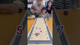 Shuffleboard con ​⁠ReVersusGames reñidísimo y épico final juegosdemesa boardgames fun shorts [upl. by Ainehta227]