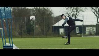 How to curve the ball  Learn bending free kick Unisport [upl. by Monroy]