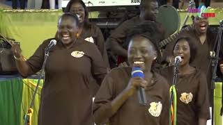 Concert LOUANGE A JESUS quotMangui yeukeuti sa tuurquot avec le Ministère Chant de la Communauté Jeune [upl. by Icat]