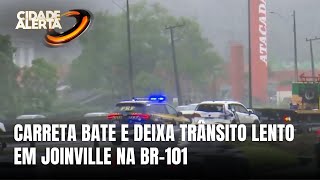 Trânsito lento em Joinville após colisão de carreta na BR101 [upl. by Kcub488]