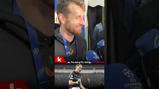 Hradecky scherzt mit Reportern “Flo doing Flothings” shorts [upl. by Sverre]