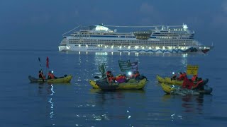 À Marseille une action de blocage en mer contre la quotpollutionquot des navires de croisière  AFP [upl. by Downe655]