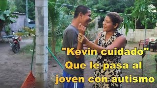 Miren el extraño comportamiento de Kevin¡¡ [upl. by Aynotel]