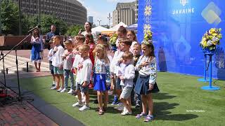 Olga Abakumova amp kids from Ukrainian School MA Ridna Shkola sing the Ukrainian National Anthem [upl. by Yffat]