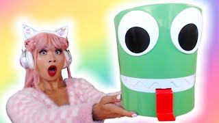 OPENING A GIANT RAINBOW FRIENDS HEAD green edition [upl. by Anayia]