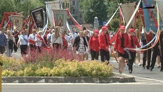 Braniewo Tłumy wiernych na procesji Bożego Ciała [upl. by Ylrbmik352]