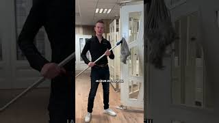 Schoonmaken met een dweil Niet voor deze deur gigantisch schoonmaaktip cc gavincleany [upl. by Nnylyt]