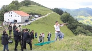 La Noche De  Goazen Gudari Danok recrea la batalla de San Miguel [upl. by Rehctaht114]