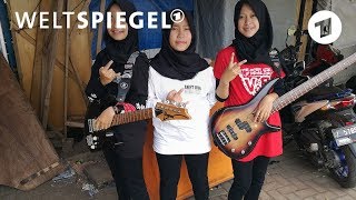 Indonesien Heavy Metal mit Hijab [upl. by Brufsky114]