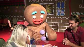 Gingy from Shrek Helps Us Decorate a Gingerbread Ornament  Gaylord Palms Resort MeetAndGreet [upl. by Purdy]