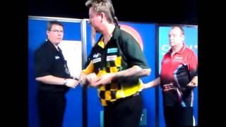 Simon Whitlock does not shake Ronny Huybrechts hand after the game at the uk open [upl. by Zoes41]