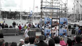 Douarnenez 2012  Fête du Bateau  Les Forsini et le coup de fouet [upl. by Fruin368]