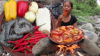 Cooking Shrimp Curry Spicy with Bell peppers for Food  Survival skills Anywhere Ep 87 [upl. by Efthim]