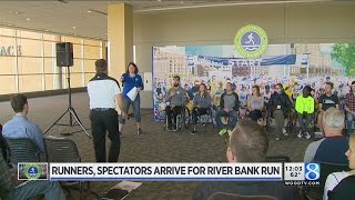 Runners spectators arrive for Fifth Third River Bank Run [upl. by Crandell]