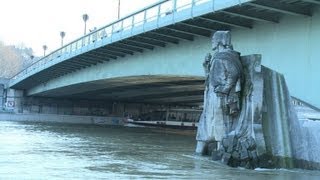 Crue de la Seine le zouave de lAlma les pieds dans leau [upl. by Boj]