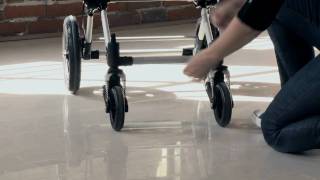 bugaboo cameleon demo  lock the swivel wheels [upl. by Myra]