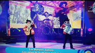 LOS BAÑALES JUNIORS EN EL PROGRAMA quotHOYquot [upl. by Nagard488]