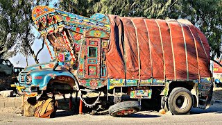 Roadside Rescue  Fixing a Broken Truck Rear Axle Onthe Road [upl. by Soma]