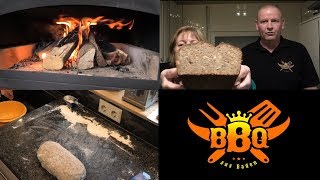 Brot backen im Holzofen [upl. by Erdnaet]