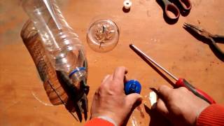 Como hacer un comedero de aves con botellas plasticas y un tornillo [upl. by Yarised]