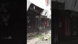 Roda Kereta Api dari Dekat keretaapi train trainwheels [upl. by Nekcarb214]