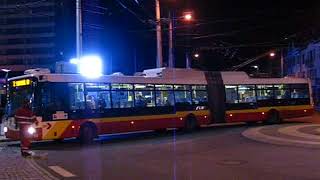 Vytrolejení  rozbitá trolej  trolejbusy Hradec Králové Trolleybus dewirement [upl. by Naaman]