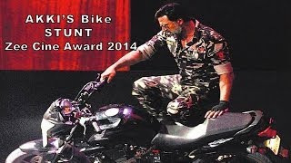 Akshay Kumars Breath Taking Bike Stunt  Zee Cine Awards 2014 [upl. by Hebbe]