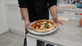 Pizza Napoletana fatta a mano e cotta nel forno di casa  impasto [upl. by Eisoj683]