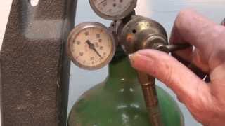 How to set the oxy acetylene regulators [upl. by Jayne]