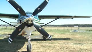 Fallschirmspringer in NeustadtGlewe begrüßen ihr Flugzeug wieder [upl. by Lincoln767]