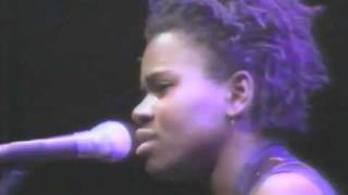 Tracy Chapman  Talkin Bout a Revolution  Live at Amnesty International 1988 [upl. by Lexine492]