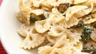 Pasta con zucchine formaggio spalmabile e basilico [upl. by Rosalinde]