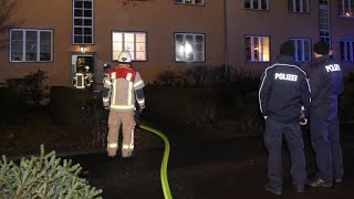 BerlinOberschöneweide Weihnachtsbaum setzt Wohnung in Brand [upl. by Lennad811]