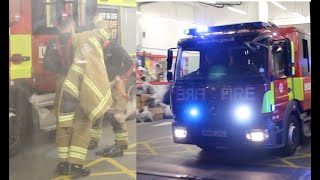 London Fire Brigade  Mk3 pump ladder A281 LFB Dowgate responding [upl. by Nicholl872]